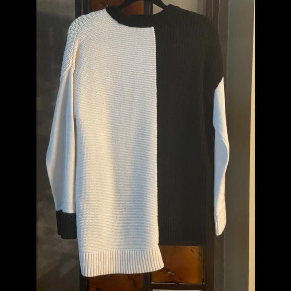 Alice & Olivia Classics Colorblock Crewneck Sweater—NWT‼️  SALE‼️ - Picture 16 of 16